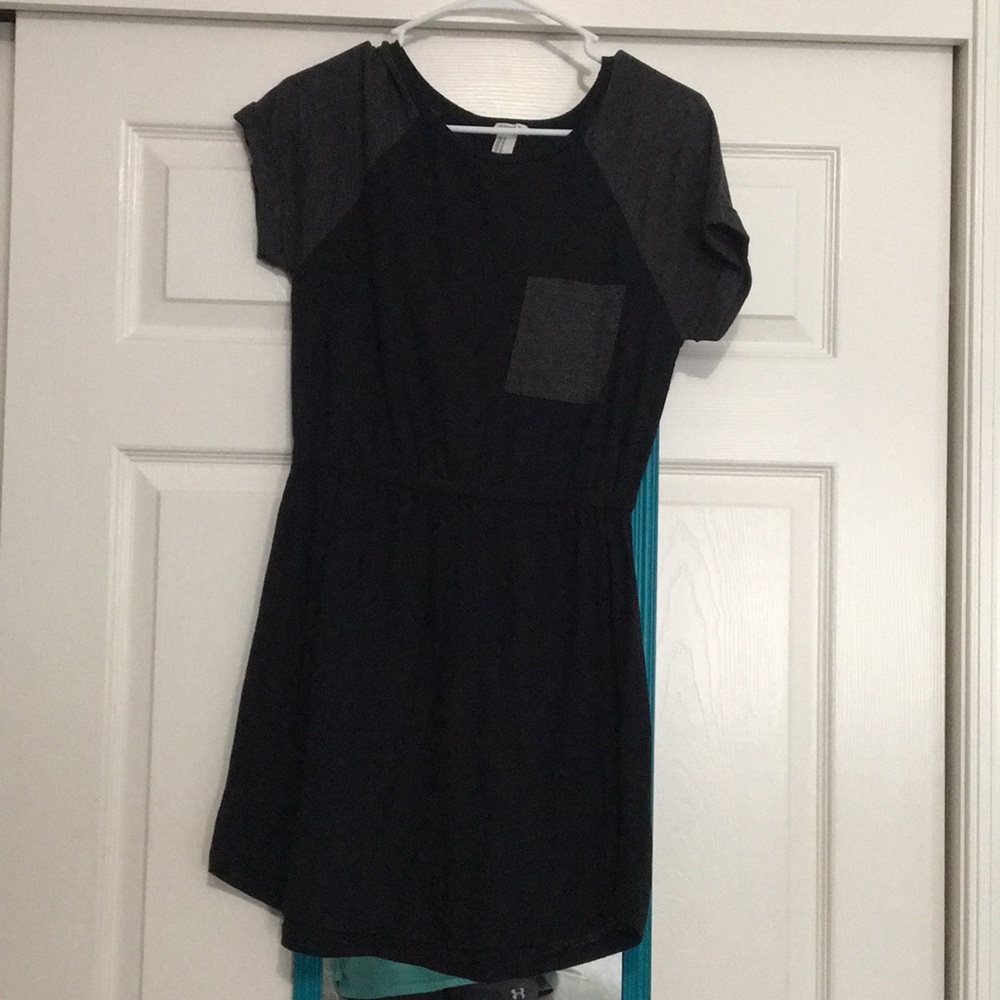 black short sleeve dress